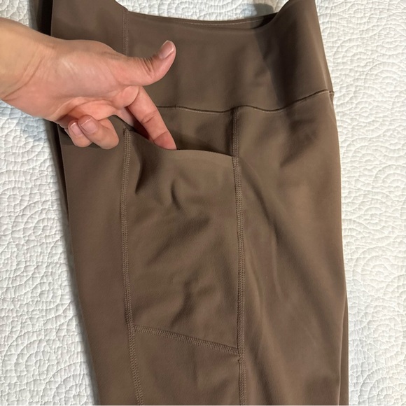 Uniqlo Brown Bike Shorts with Streamlined Design and Stretchy Fabric - Picture 9 of 9